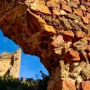 le passage avec les restes de la tour